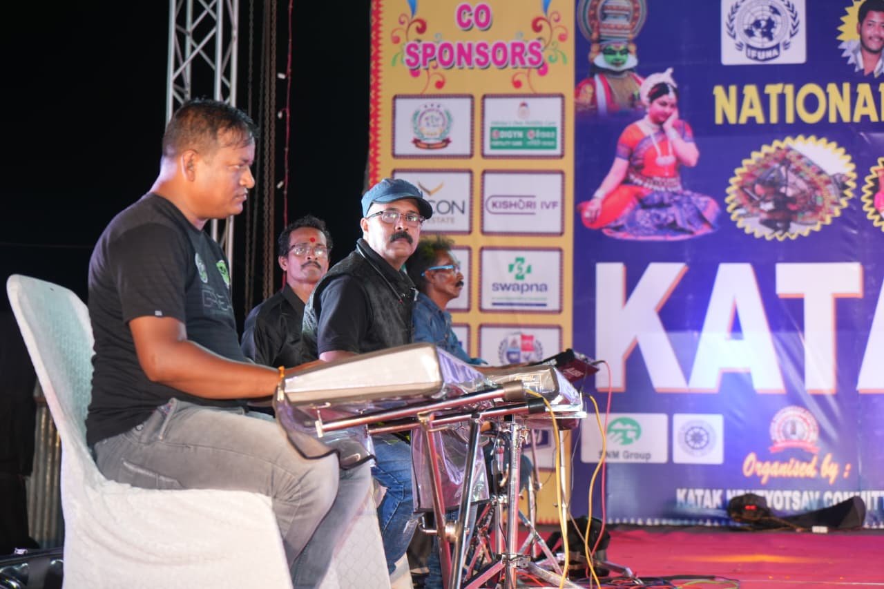 Live band format